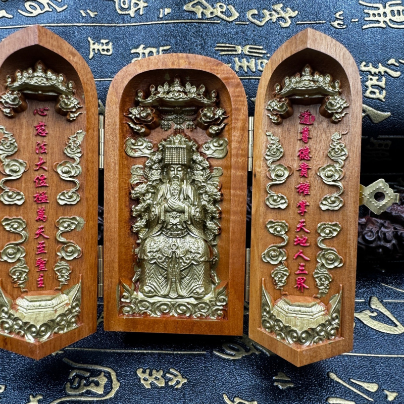 Statuetă Jade Emperor din Thunderwood, cu trei deschideri, finisaj auriu pictat manual
