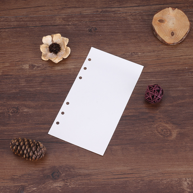 Bloc‑notes A5 cu grilă, legătură metalică și pagini de inserție pentru jurnal creativ
