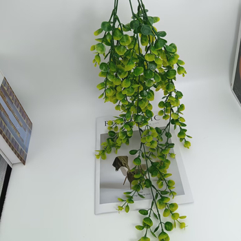 Viță de ratan artificial cu eucaliptus – plantă verde decorativă agățată, pentru perete, interior și exterior