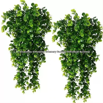 Aranjament de perete din ratan artificial cu eucaliptus — plantă atârnătoare decorativă pentru interior și exterior