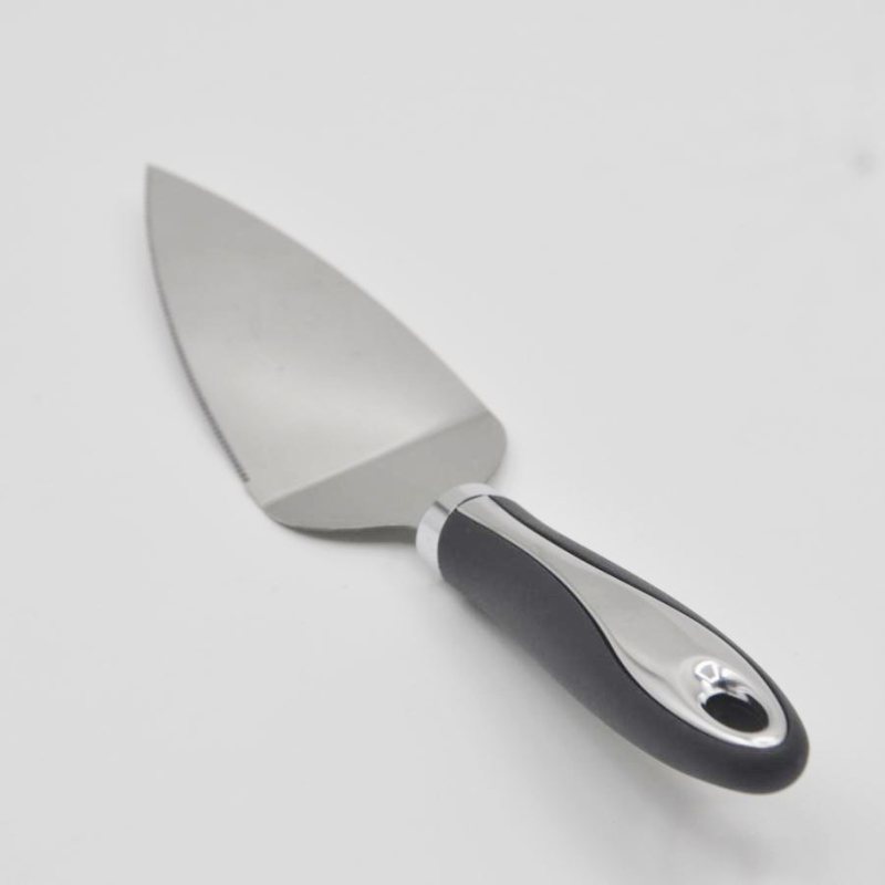 Set de ustensile de bucătărie din oțel inoxidabil: răzătoare, lingură de înghețată, cuțit pentru pizza și tăietor pentru pizza.
