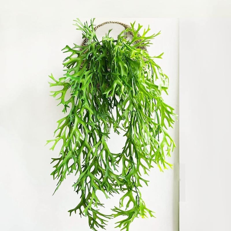 Plantă artificială pentru perete cu ferigi atârnate și liane, decor de interior