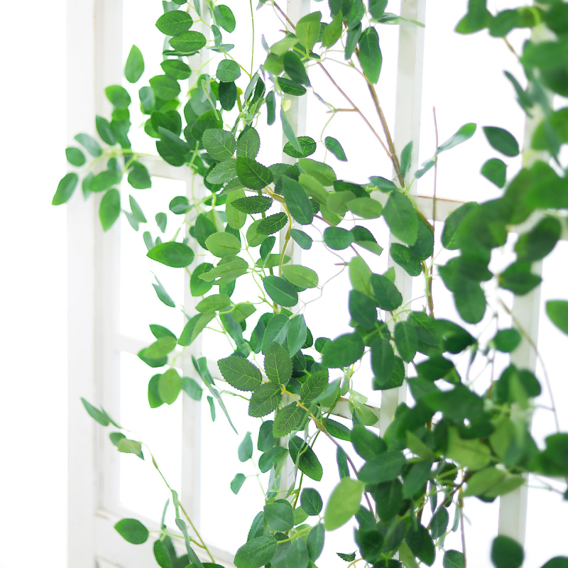 Liană artificială cu frunze verzi pentru perete – plantă cățărătoare decorativă