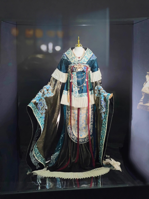 2025 jesenji Hanfu set s teškom izvezom i brončanim božanskim stablom, rekonstrukcija Wei Jin te sjeverno-južne dinastije