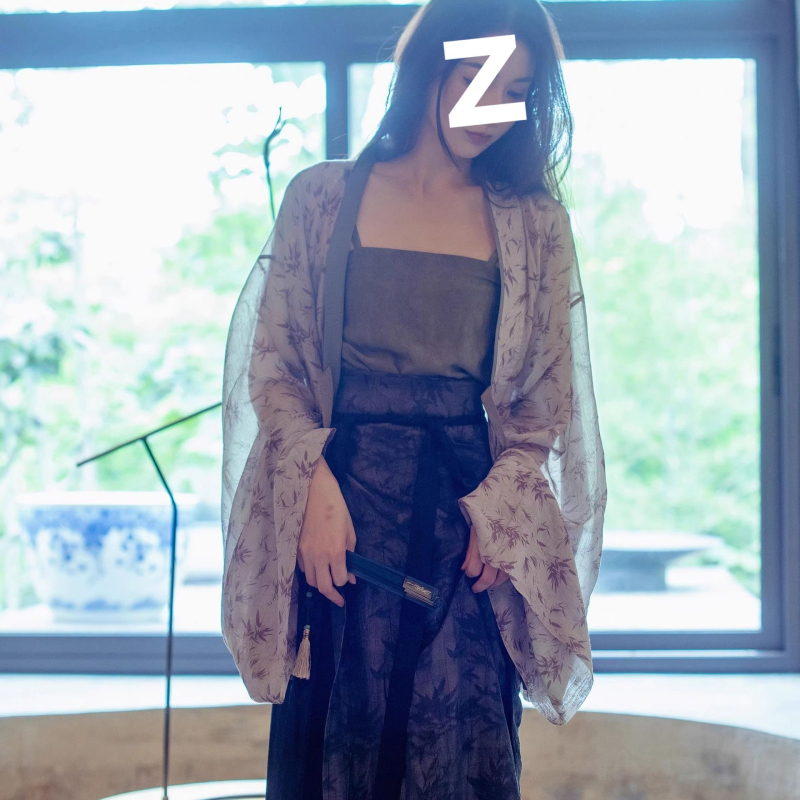Hanfu set u kineskom stilu: top s plisiranom suknjom i naramenicama, detalj od bambus čvora, nadahnut dinastijama Wei i Jin