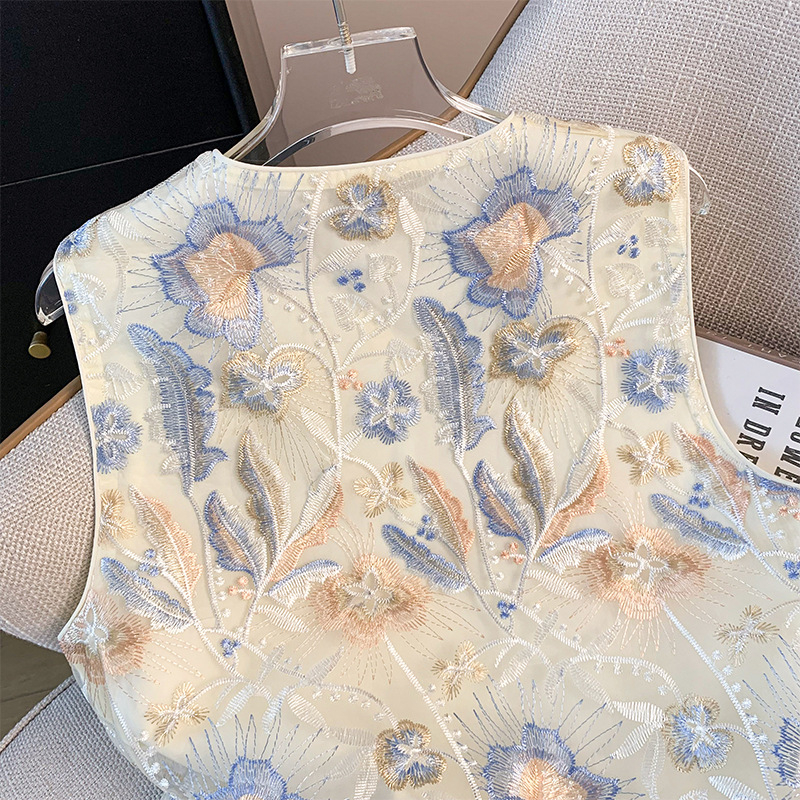 Hanfu inspirirani top s jacquardom, bogatom izvezom, V izrez i čvorasti gumbi, vanjski etnički prsluk.
