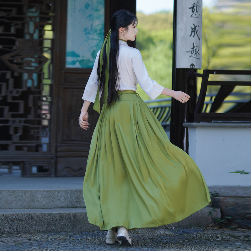 2026 Novi kineski stil – satenski retro poboljšani Mamian suknja Hanfu set s topom sa srednjim rukavima i vrpcom