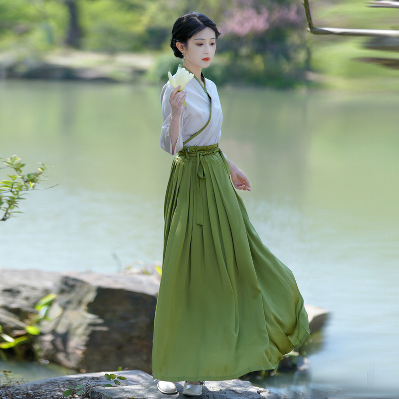 2026 Novi kineski stil – satenski retro poboljšani Mamian suknja Hanfu set s topom sa srednjim rukavima i vrpcom