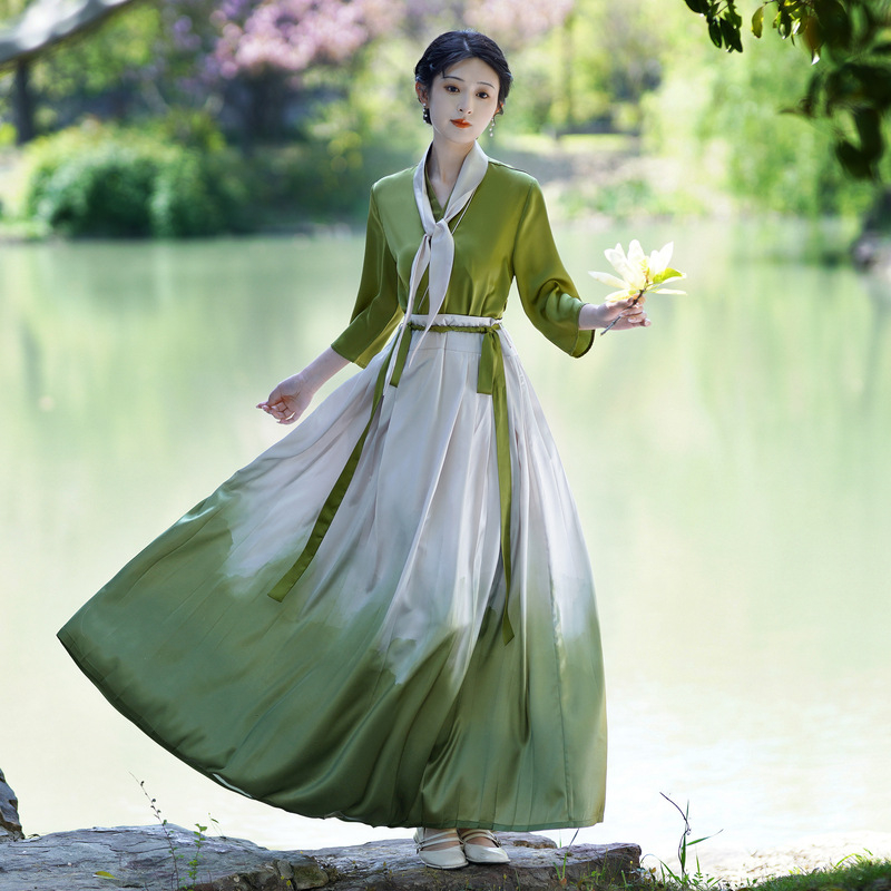 2026 Novi kineski stil satenski Hanfu set sa suknjom s atramentnim gradijentom i topom s polugolim rukavima, uz traku