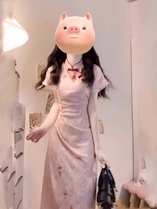 Moderna kineska stil qipao haljina, nježan kroj, vitka silueta, duga A-linija haljina, visok stojeći ovratnik, kratki rukavi, ljetni model 2025