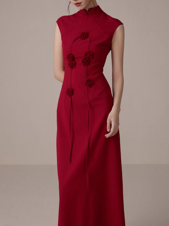 Nova haljina cheongsam u kineskom stilu s crvenim cvjetnim uzorkom za žene, 2025.