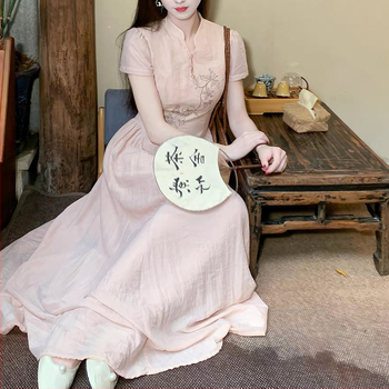 Lingxiao ljetna haljina u kineskom stilu s izvezom, cheongsam kroj, A-linija, izrezani ovratnik, prozirne detalji, elegantan izgled visoke kvalitete