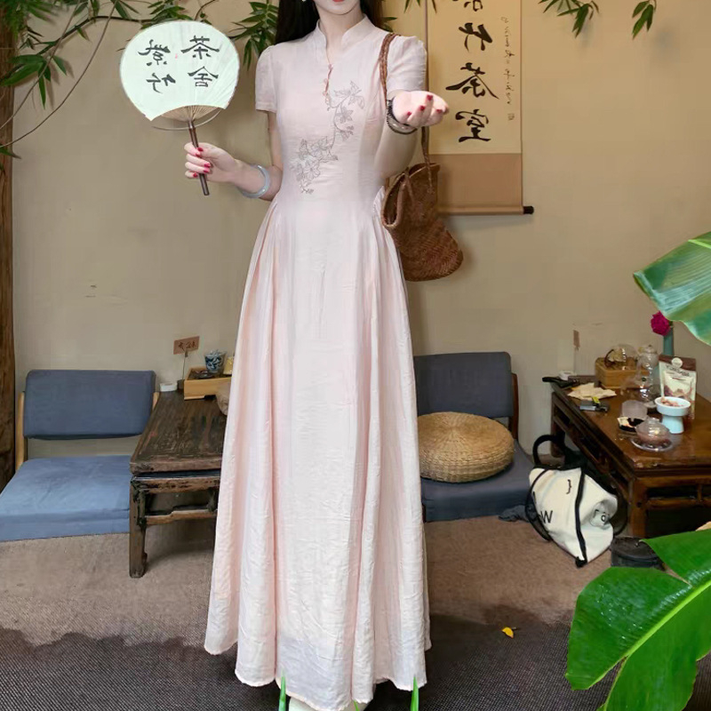 Lingxiao ljetna haljina u kineskom stilu s izvezom, cheongsam kroj, A-linija, izrezani ovratnik, prozirne detalji, elegantan izgled visoke kvalitete