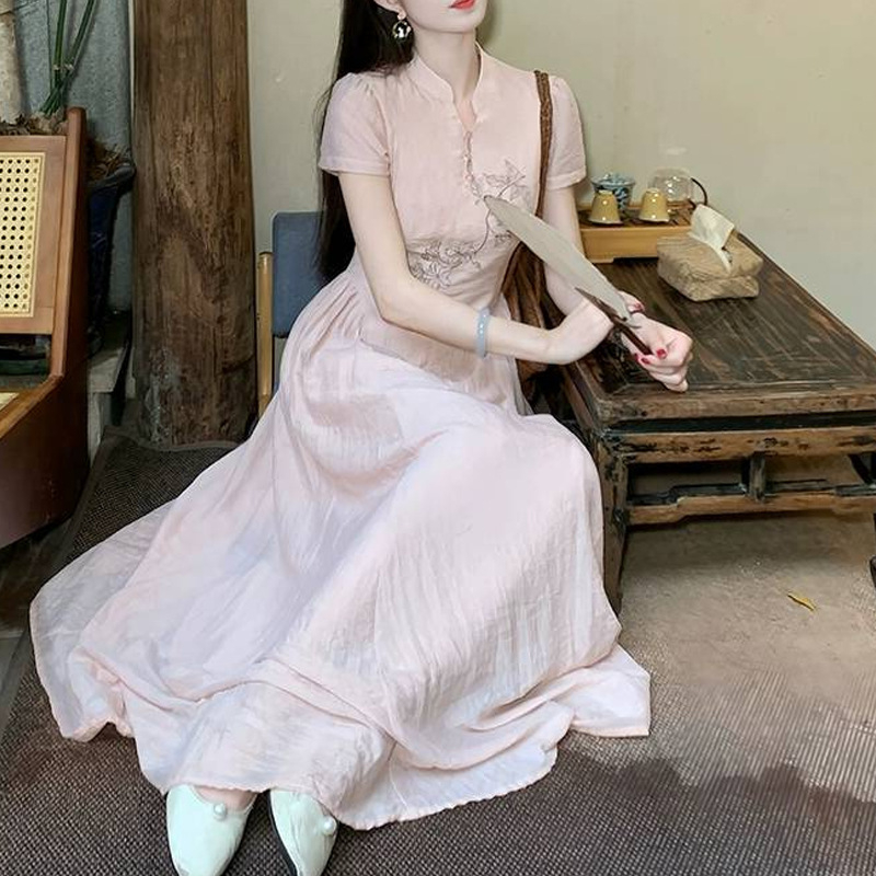 Lingxiao ljetna haljina u kineskom stilu s izvezom, cheongsam kroj, A-linija, izrezani ovratnik, prozirne detalji, elegantan izgled visoke kvalitete