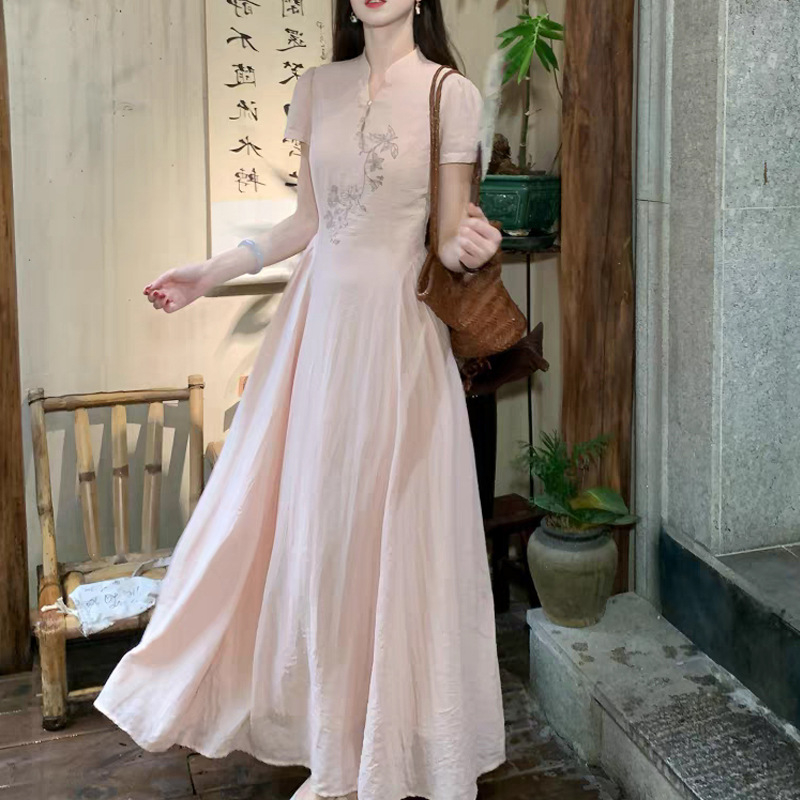 Lingxiao ljetna haljina u kineskom stilu s izvezom, cheongsam kroj, A-linija, izrezani ovratnik, prozirne detalji, elegantan izgled visoke kvalitete