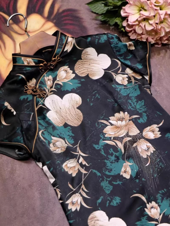 Elegantna haljina od svile visokog kvalitete, u kineskom retro stilu, inspirirana starim Šangajem, proljeće-ljeto.