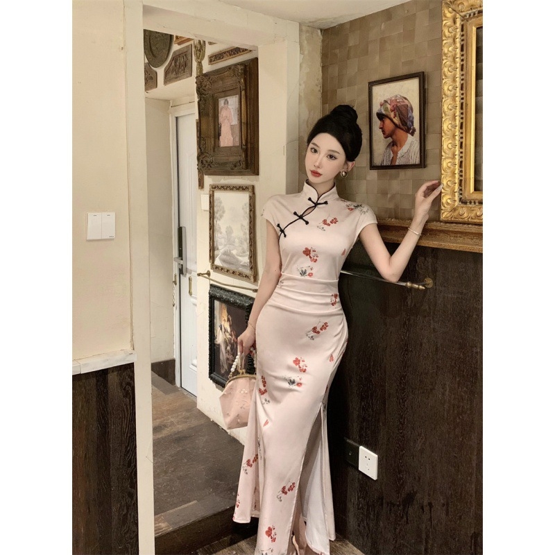 Nova kineska stil qipao haljina s stojećim ovratnikom, kratki rukavi, visokim strukom, midi duljine, poliester