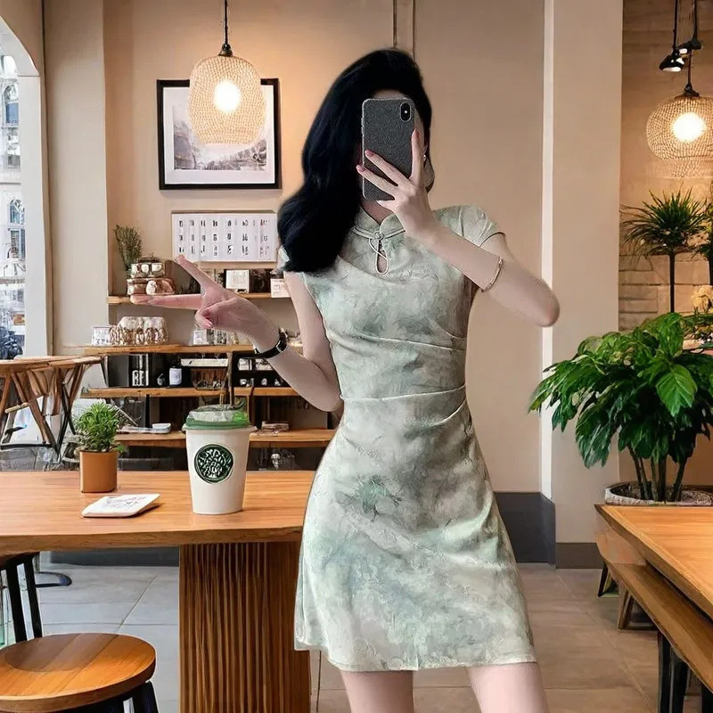 Cheongsam-ihletésű ruha kínai stílusban, nyári 2025, elegáns női ruha kis termethez