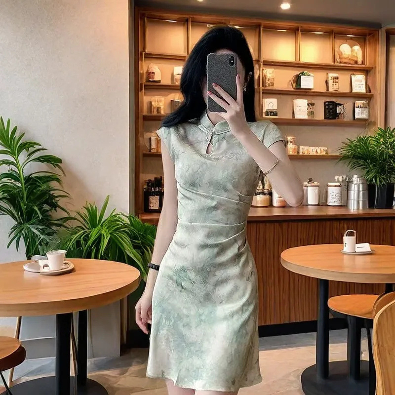 Cheongsam-ihletésű ruha kínai stílusban, nyári 2025, elegáns női ruha kis termethez