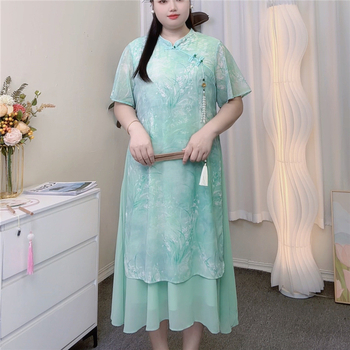 Zelena duga cheongsam haljina s lažnim dvodijelnim dizajnom, patchwork suknja, svježi i elegantni kineski stil. Poliester. Veličine XXXL–8XL.