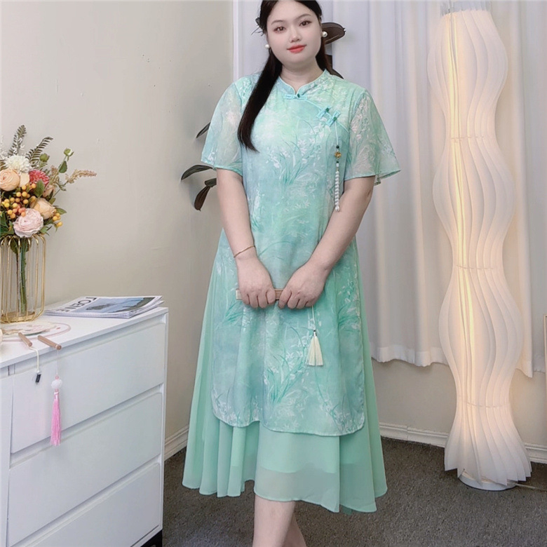 Zelena duga cheongsam haljina s lažnim dvodijelnim dizajnom, patchwork suknja, svježi i elegantni kineski stil. Poliester. Veličine XXXL–8XL.