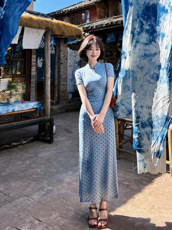 Női hosszú cheongsam ruha, retro pöttyökkel, karcsúsított derék, vízcsepp alakú gallér, nyári hosszú ruha