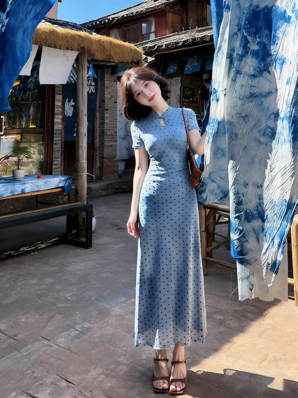 Női hosszú cheongsam ruha, retro pöttyökkel, karcsúsított derék, vízcsepp alakú gallér, nyári hosszú ruha