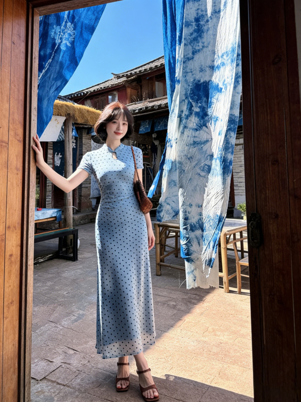 Női hosszú cheongsam ruha, retro pöttyökkel, karcsúsított derék, vízcsepp alakú gallér, nyári hosszú ruha