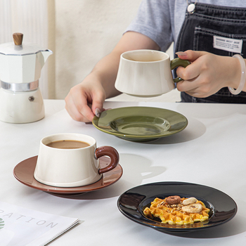 Set ceramic ceașcă și farfurioară cu lingură, ceașcă latte, design retro, lux discret.