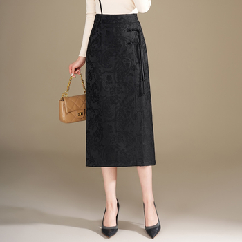 Jacquard suknja s visokim strukom, midi duljine, elegantan uredski stil, nadahnjena kineskom modom, proljeće 2025