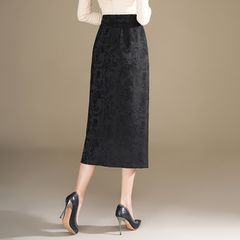 Jacquard suknja s visokim strukom, midi duljine, elegantan uredski stil, nadahnjena kineskom modom, proljeće 2025