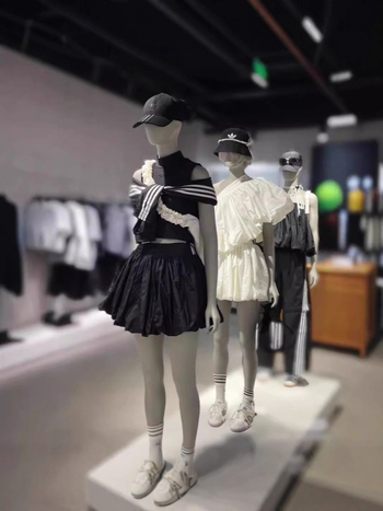 Suknja s leggingama, verzija 2.0 – pufasta midi suknja