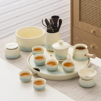 Set de ceai ceramic cu glazură cremă, ceainic cu capac, bol de infuzie cu capac, 6 cești și tavă de servire.