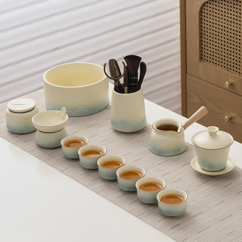 Set de ceai ceramic cu glazură cremă, ceainic cu capac, bol de infuzie cu capac, 6 cești și tavă de servire.