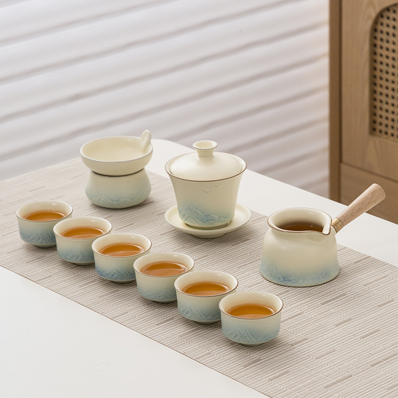 Set de ceai ceramic cu glazură cremă, ceainic cu capac, bol de infuzie cu capac, 6 cești și tavă de servire.