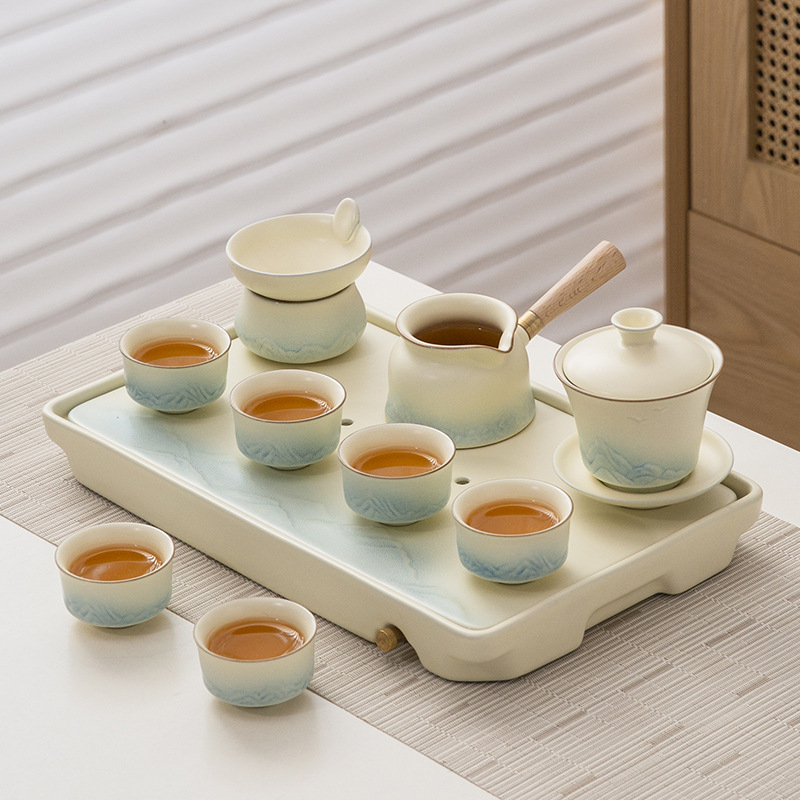 Set de ceai ceramic cu glazură cremă, ceainic cu capac, bol de infuzie cu capac, 6 cești și tavă de servire.