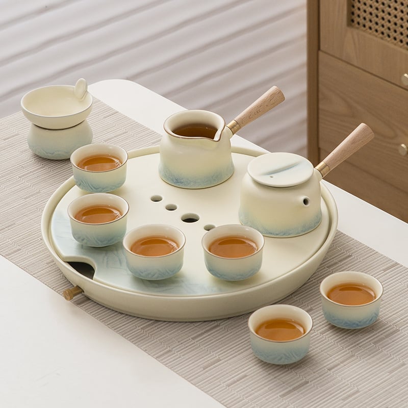 Set de ceai ceramic cu glazură cremă, ceainic cu capac, bol de infuzie cu capac, 6 cești și tavă de servire.