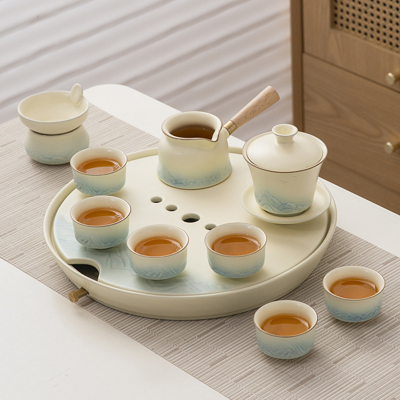 Set de ceai ceramic cu glazură cremă, ceainic cu capac, bol de infuzie cu capac, 6 cești și tavă de servire.