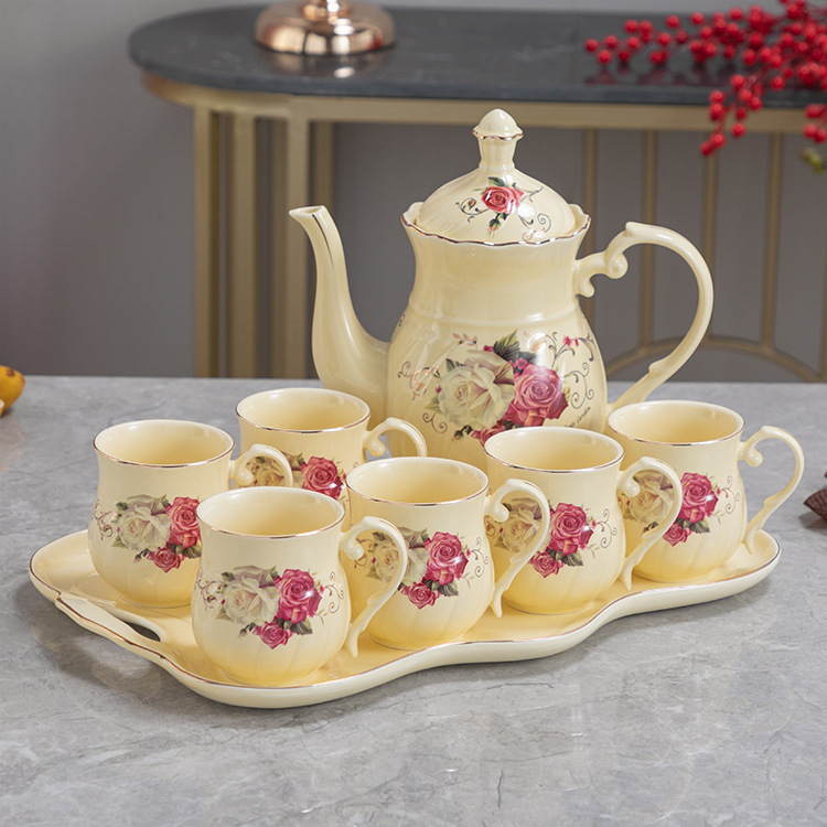 Set ceramic galben glazurat cu aur pentru ceai și apă, portabil, 7 piese, în cutie cadou