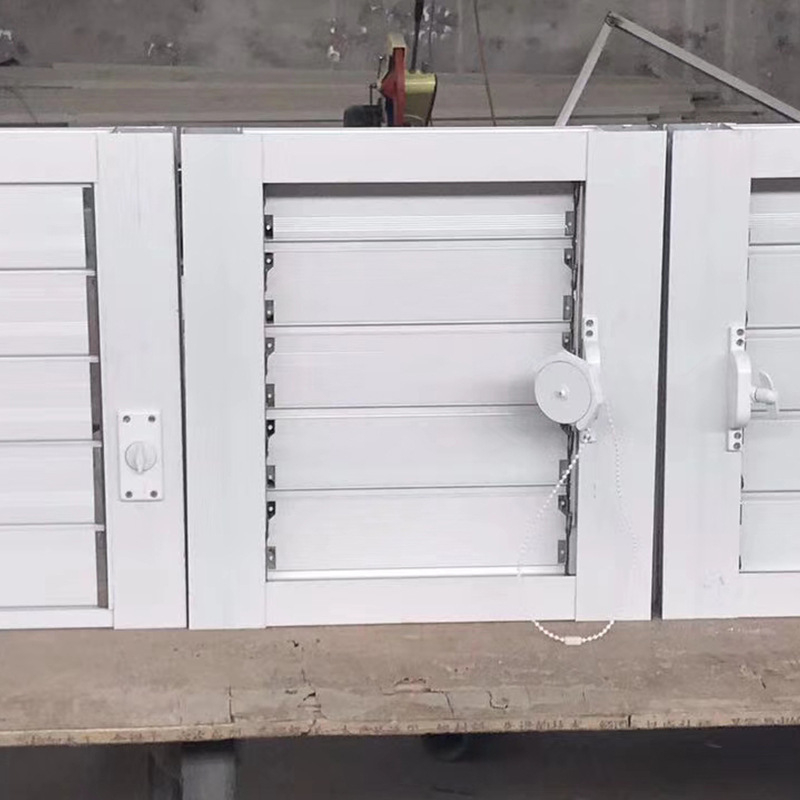 Jaluzele din aluminiu cu acționare manuală și prin telecomandă, deschidere și închidere inteligente, protecție împotriva soarelui, vântului și ploii, material îngroșat