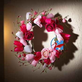 Ghirlandă de ușă din trandafiri și lalele artificiale — decor romantic pentru nunți de Ziua Îndrăgostiților