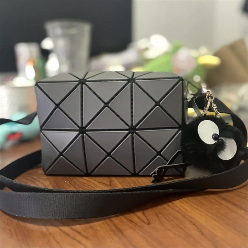 Ženska crossbody torba s geometrijskim rombom, mala kvadratna PVC torba sa zatvaračem