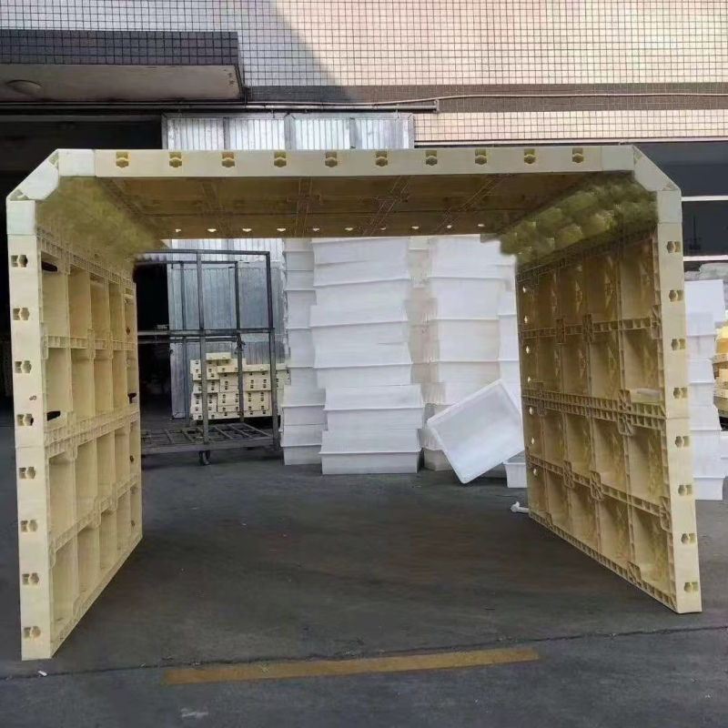 Cofraj din plastic‑oțel pentru turnări la fața locului în conducte și galerii de țevi, cu rezistență înaltă, reutilizabil.