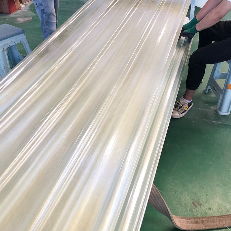 Panou FRP transparent cu transmitere înaltă a luminii și model în valuri, pentru camere solare, sere, carporturi și adăposturi de ploaie