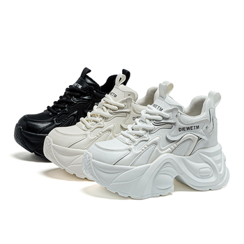 Női sportcipők dad shoes stílusban, 10 cm platform, 2026-os őszi modell, fehér, fűzőkkel és vastag talppal