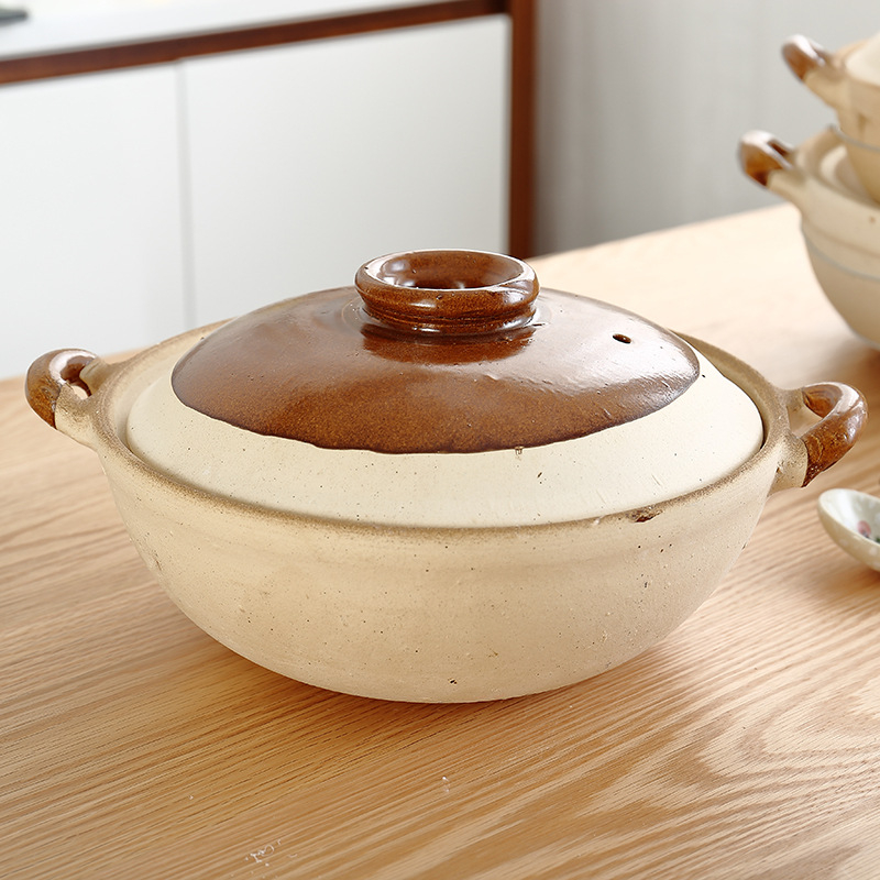 Oală caserolă ceramică din lut pentru gătit: orez în oală de lut, tăiței de orez, pui cu orez și terci