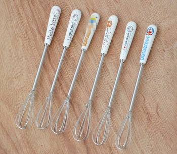 Bețișor de ouă manual cu mâner ceramic, compact, din oțel inoxidabil, pentru prăjituri și fursecuri