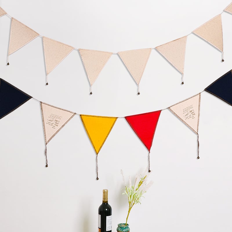 Ghirlandă personalizată de drapele triunghiulare cu clopoței, pentru decorul camerei de nuntă
