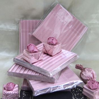 Folie de aluminiu ondulată roză pentru ambalare alimentară, folie cu relief colorată 10x10 cm, 100 de foi