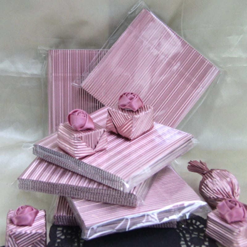 Folie de aluminiu ondulată roză pentru ambalare alimentară, folie cu relief colorată 10x10 cm, 100 de foi